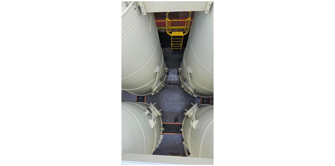 Lot de cuves pour le traitement de l'inox