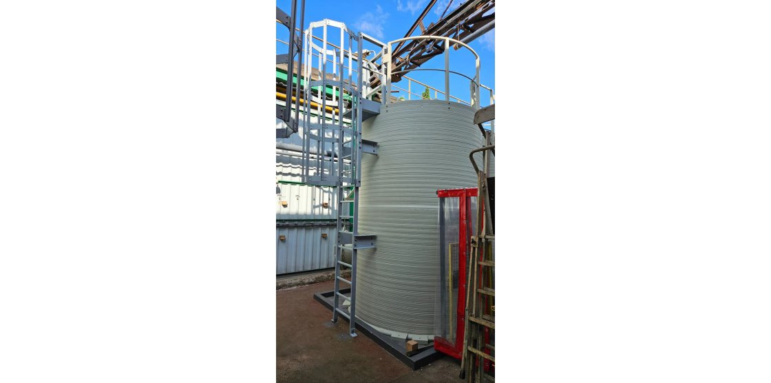 Lot de cuves pour le traitement de l'inox
