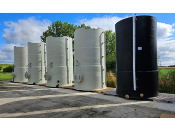 Lot de cuves pour le traitement de l'inox